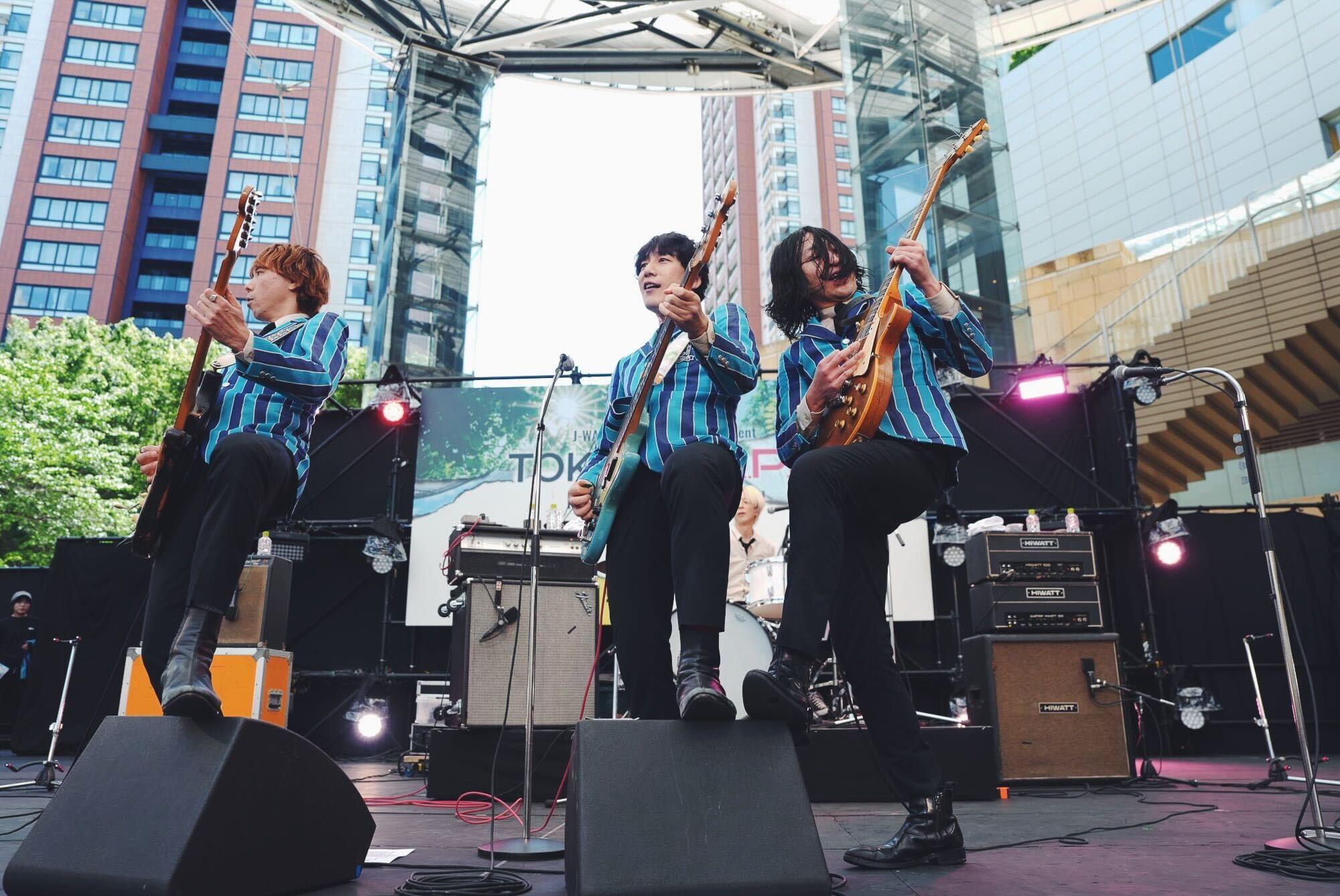 THE BAWDIES